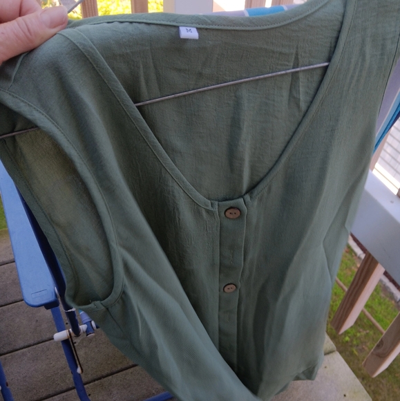 Shorts and top set - Picture 2 of 8